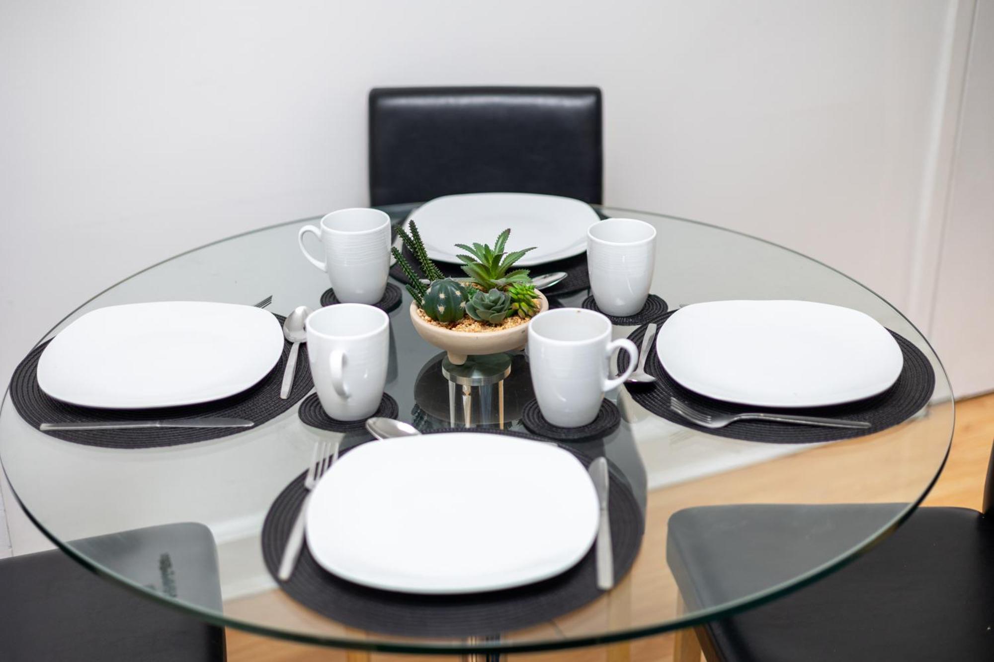 Spacious 3 Bedroom Ground Floor Apartment - 10 Mins From City Centre Лидс Экстерьер фото