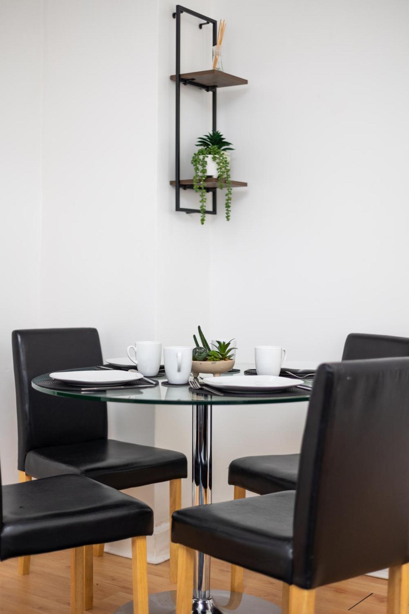 Spacious 3 Bedroom Ground Floor Apartment - 10 Mins From City Centre Лидс Экстерьер фото