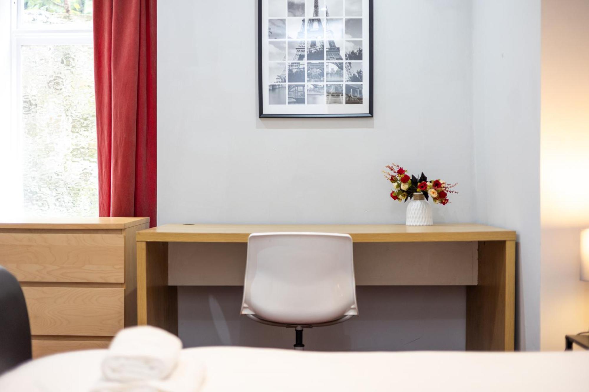 Spacious 3 Bedroom Ground Floor Apartment - 10 Mins From City Centre Лидс Экстерьер фото