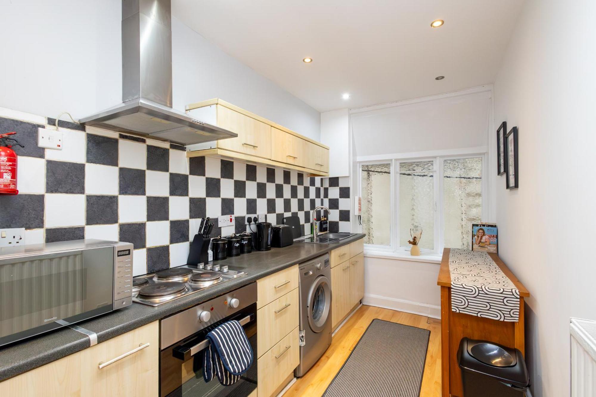 Spacious 3 Bedroom Ground Floor Apartment - 10 Mins From City Centre Лидс Экстерьер фото