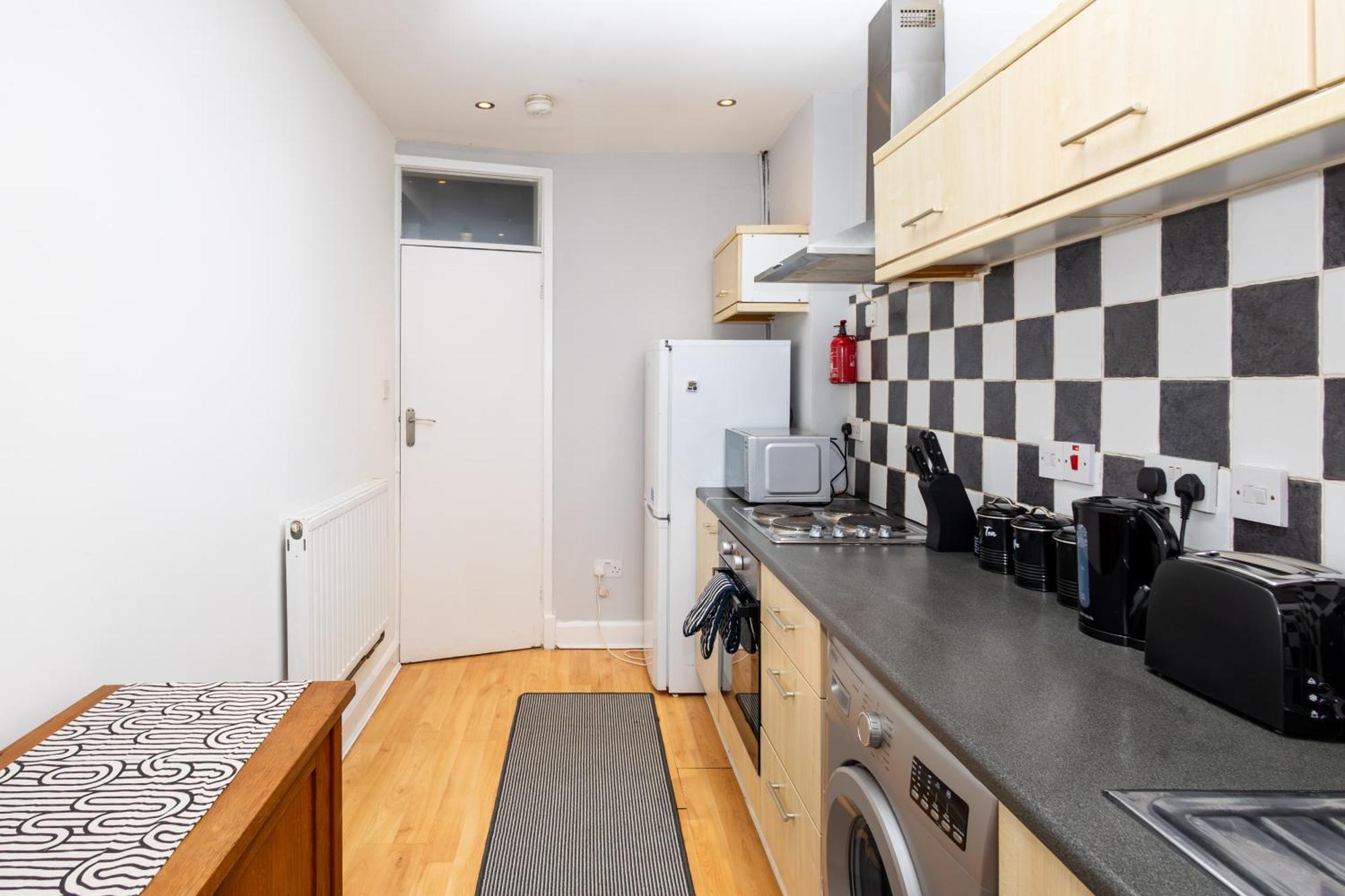 Spacious 3 Bedroom Ground Floor Apartment - 10 Mins From City Centre Лидс Экстерьер фото