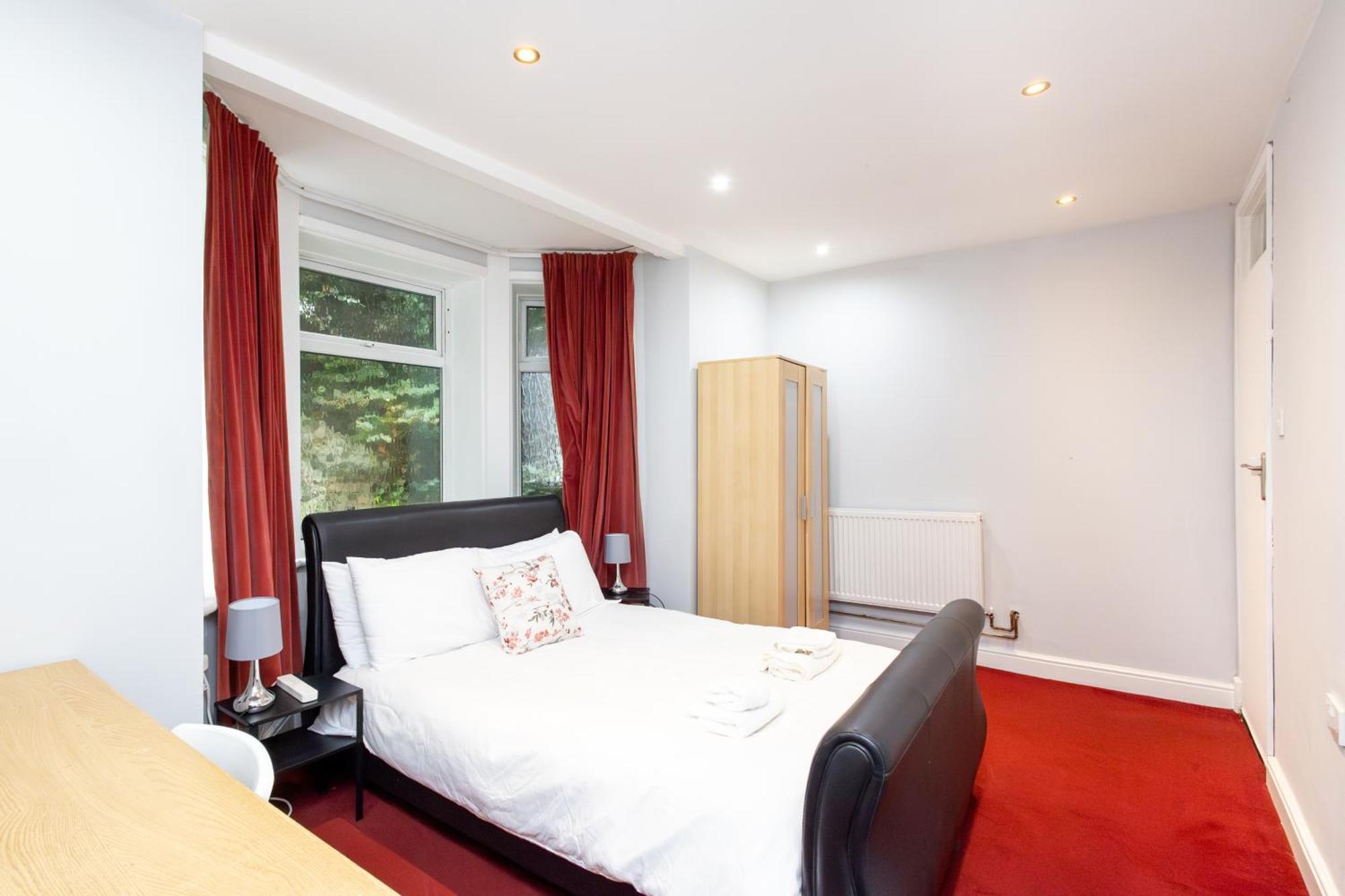 Spacious 3 Bedroom Ground Floor Apartment - 10 Mins From City Centre Лидс Экстерьер фото