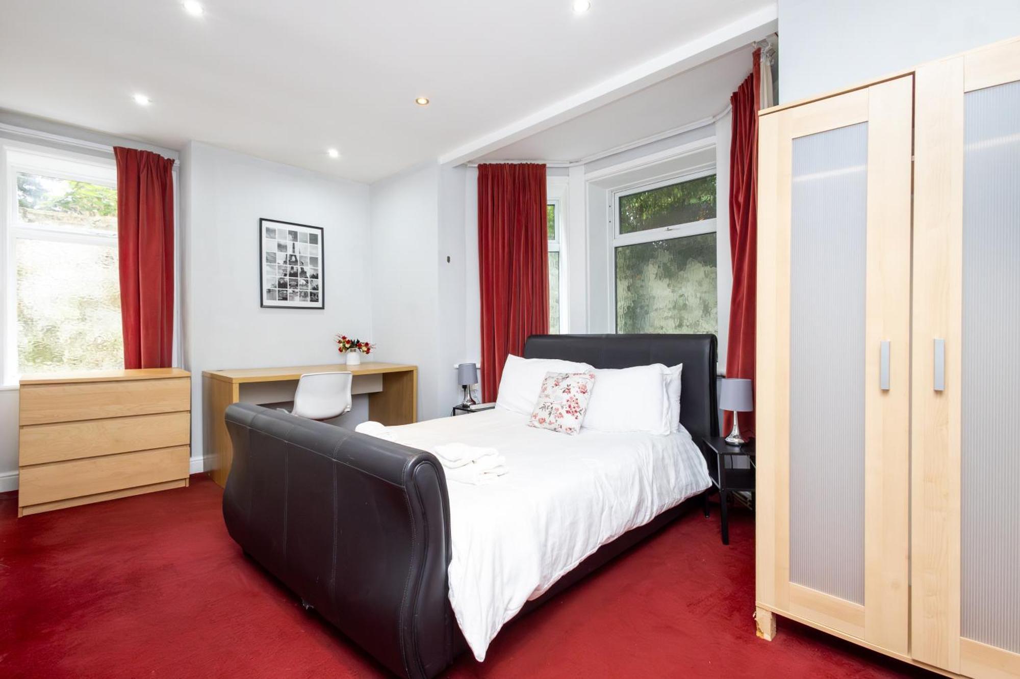 Spacious 3 Bedroom Ground Floor Apartment - 10 Mins From City Centre Лидс Экстерьер фото