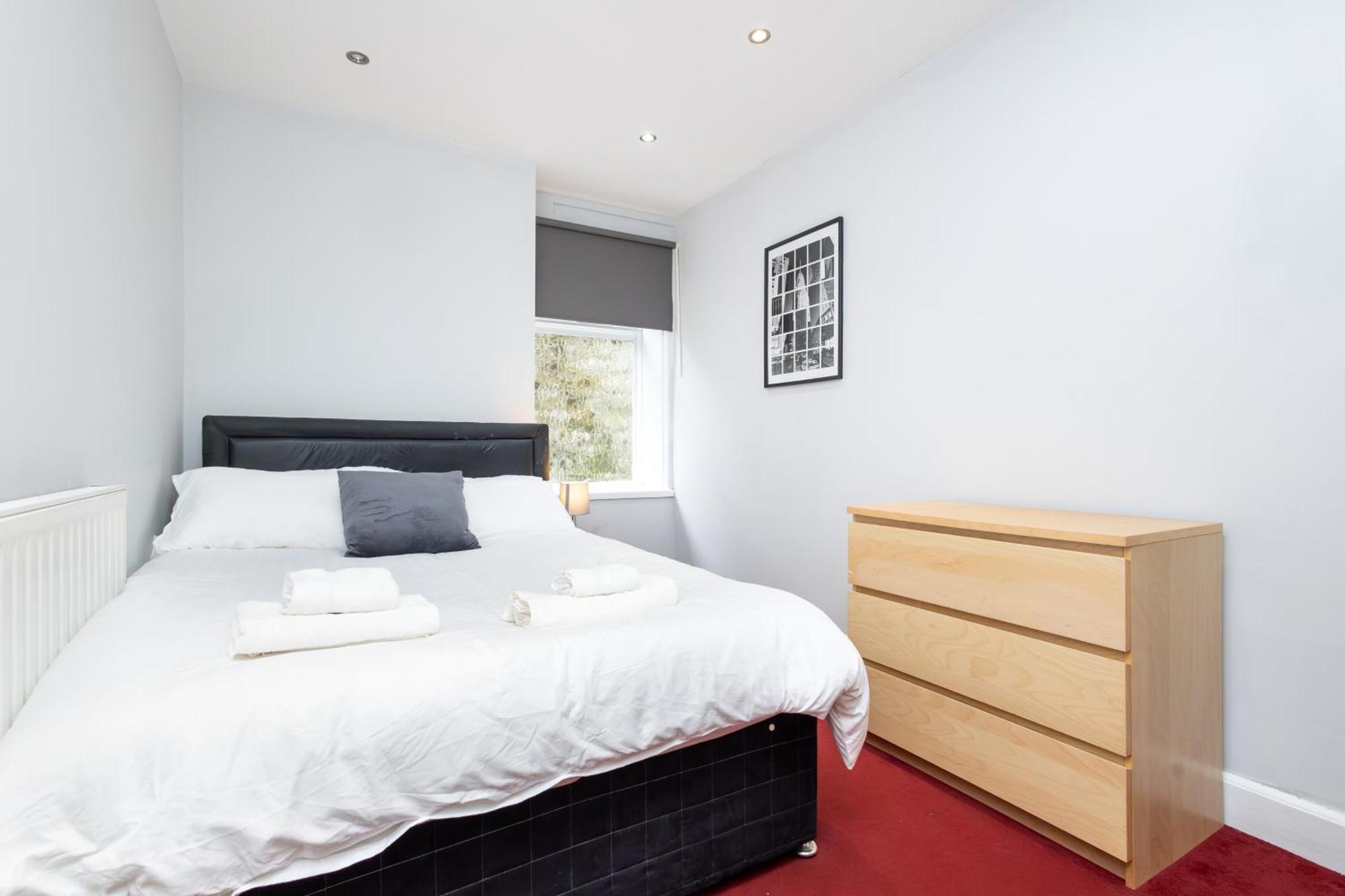 Spacious 3 Bedroom Ground Floor Apartment - 10 Mins From City Centre Лидс Экстерьер фото