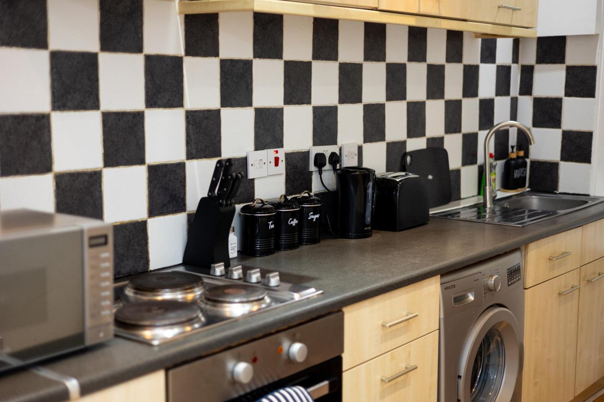 Spacious 3 Bedroom Ground Floor Apartment - 10 Mins From City Centre Лидс Экстерьер фото