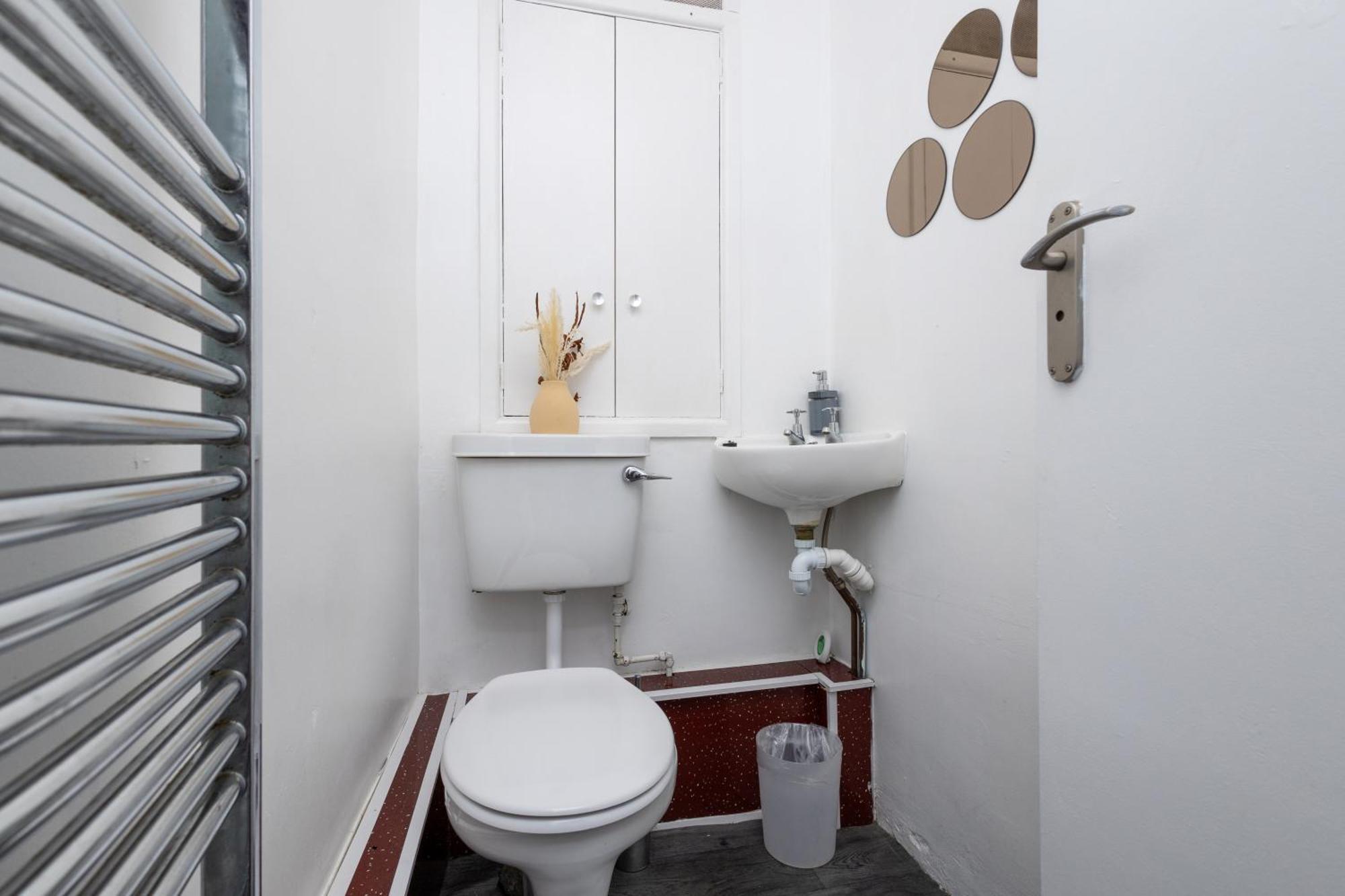 Spacious 3 Bedroom Ground Floor Apartment - 10 Mins From City Centre Лидс Экстерьер фото